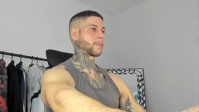  jamesleandros1 online show from 10/28/25, 08:52