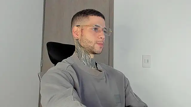  jamesleandros1 online show from 01/15/26, 12:08