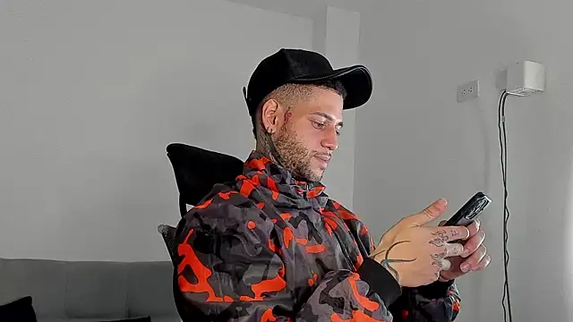  jamesleandros1 online show from 07/23/26, 01:58