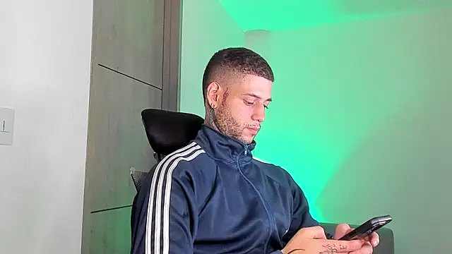  jamesleandros1 online show from 04/23/26, 03:24