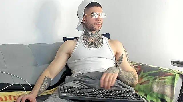  jamesleandros1 online show from 11/27/25, 04:46