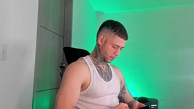  jamesleandros1 online show from 05/28/26, 01:46