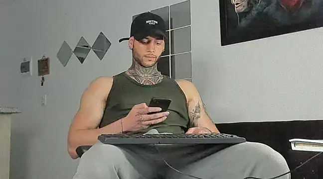  jamesleandros1 online show from 03/04/25, 09:54