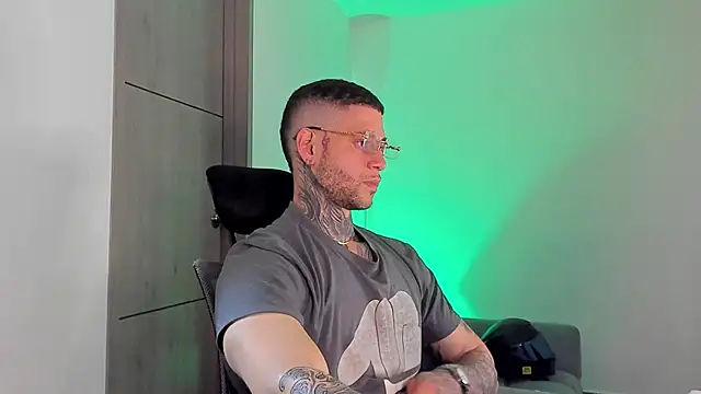  jamesleandros1 online show from 05/03/26, 04:17