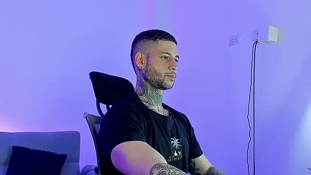  jamesleandros1 online show from 06/25/26, 11:43