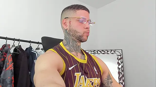  jamesleandros1 online show from 10/30/25, 04:26