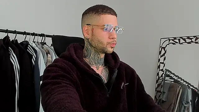  jamesleandros1 online show from 11/23/25, 02:27