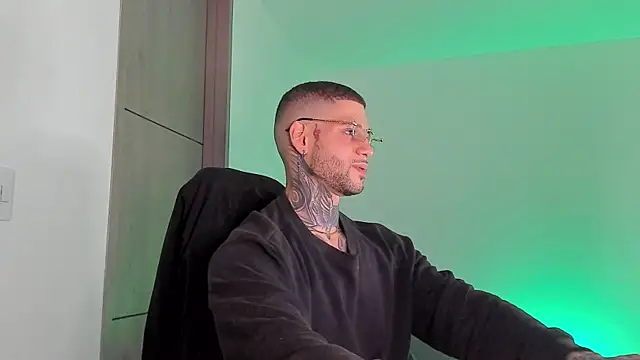  jamesleandros1 online show from 03/27/26, 01:47