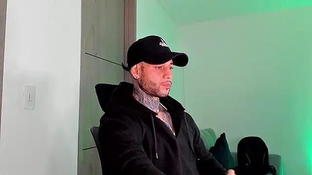  jamesleandros1 online show from 04/01/26, 02:13