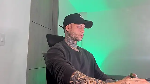  jamesleandros1 online show from 05/09/26, 03:43