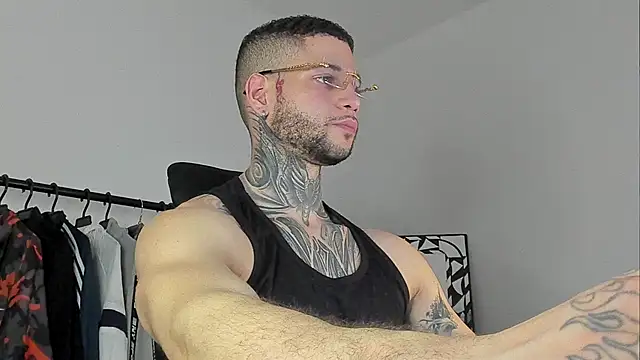  jamesleandros1 online show from 11/04/25, 08:56