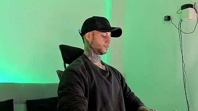  jamesleandros1 online show from 07/11/26, 03:40