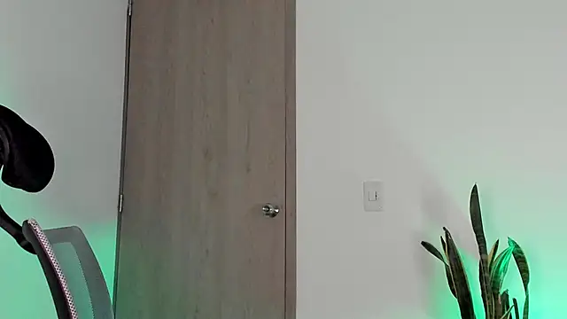  jamesleandros1 online show from 02/13/26, 03:17