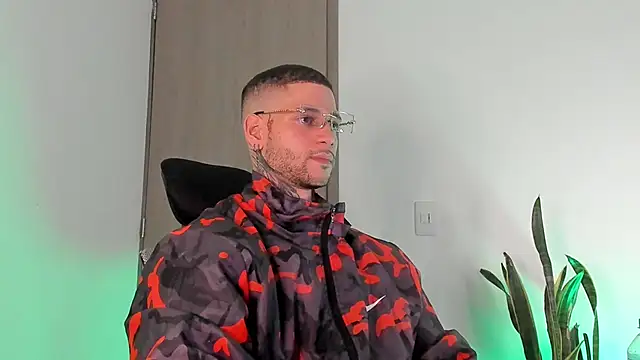  jamesleandros1 online show from 03/05/26, 12:51