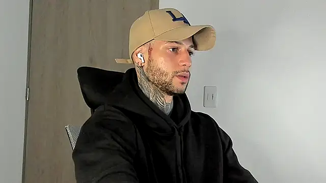  jamesleandros1 online show from 12/22/25, 01:17