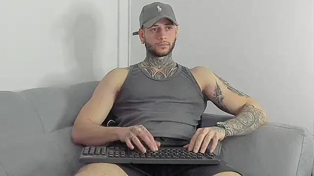  jamesleandros1 online show from 11/17/25, 05:28