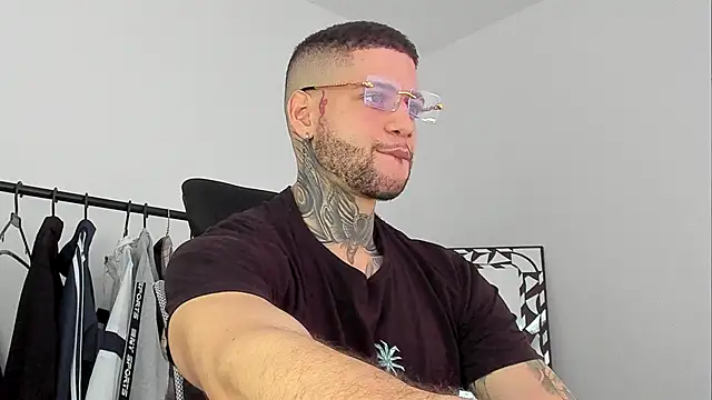  jamesleandros1 online show from 10/29/25, 04:17