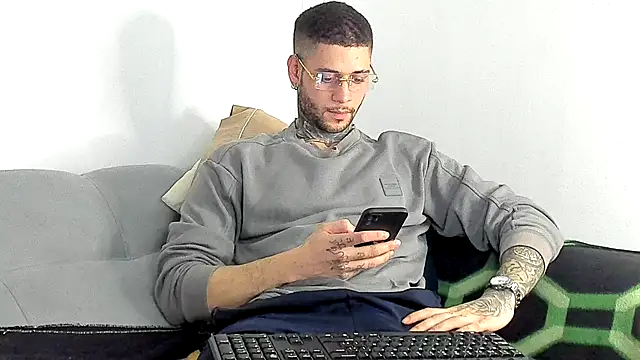  jamesleandros1 online show from 11/29/25, 07:58