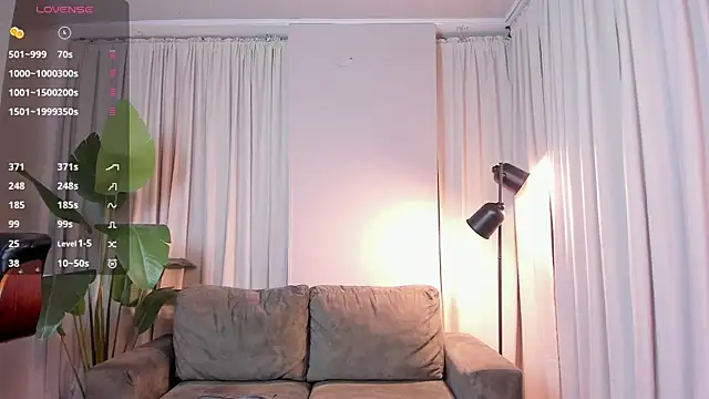 Snapshot of julesbennet chatting on 05/31/26, 11:27 julesbennet online show from 05/31/26, 11:27