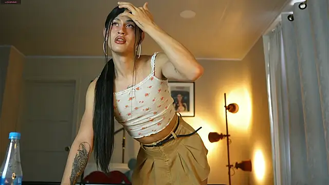 Snapshot of julesbennet chatting on 02/25/25, 01:43 julesbennet online show from 02/25/25, 01:43