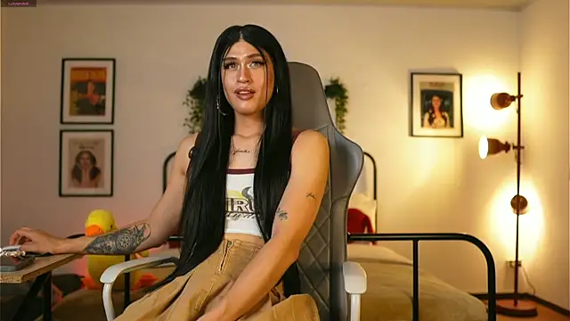 Snapshot of julesbennet chatting on 02/21/25, 04:26 julesbennet online show from 02/21/25, 04:26