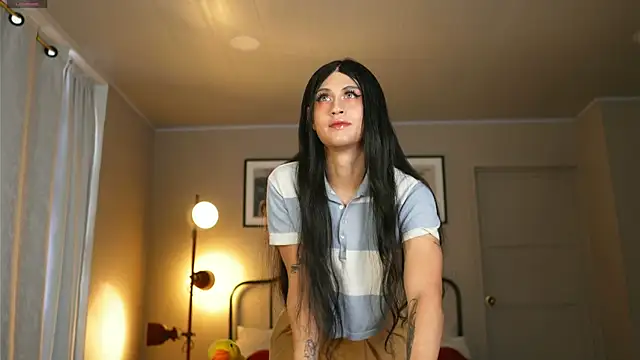 Snapshot of julesbennet chatting on 03/11/25, 01:45 julesbennet online show from 03/11/25, 01:45