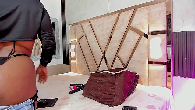 Snapshot of anny_run69 chatting on 10/26/25, 12:05 anny run69 online show from 10/26/25, 12:05