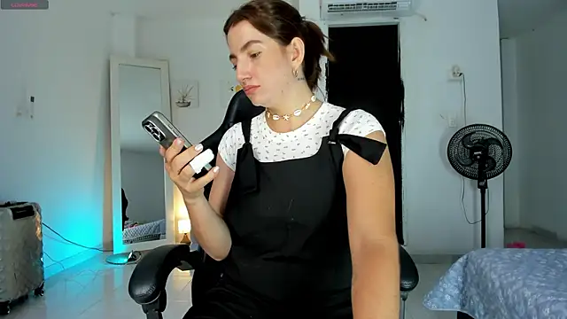 perlacobre999 online show from 02/18/26, 05:09