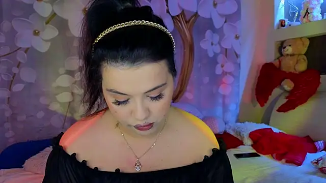 Snapshot of Malika_uAngel chatting on 02/18/25, 11:30 Malika uAngel online show from 02/18/25, 11:30