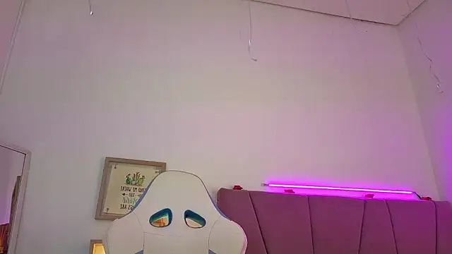 Snapshot of PIA_STONE chatting on 10/25/25, 08:31 PIA STONE online show from 10/25/25, 08:31