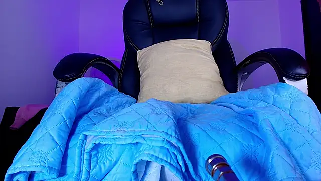 naomi kyse online show from 04/17/26, 03:09