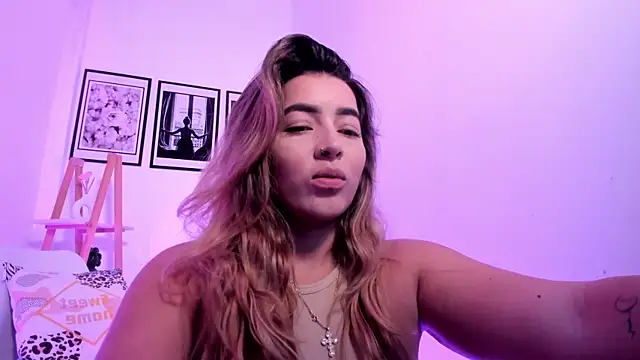 sofihill01 online show from 05/24/26, 07:58