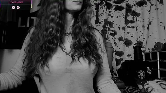 Snapshot of Silentmary chatting on 11/24/25, 04:12 Silentmary online show from 11/24/25, 04:12