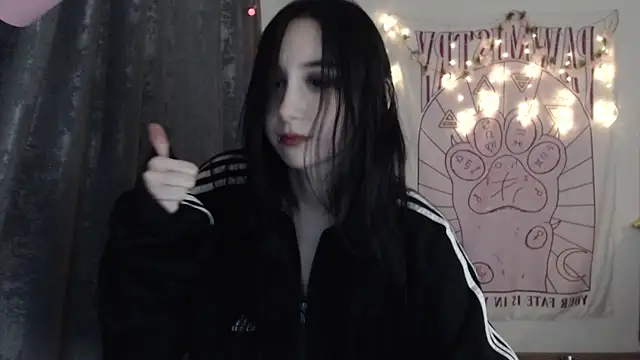 Snapshot of Holy420lolii chatting on 02/14/25, 08:15 Holy420lolii online show from 02/14/25, 08:15