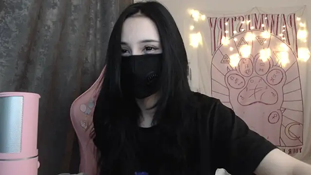 Snapshot of Holy420lolii chatting on 12/08/24, 01:25 Holy420lolii online show from 12/08/24, 01:25