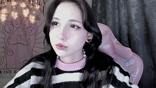 Snapshot of Holy420lolii chatting on 10/11/25, 07:15 Holy420lolii online show from 10/11/25, 07:15