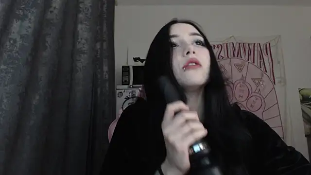 Snapshot of Holy420lolii chatting on 12/12/24, 04:43 Holy420lolii online show from 12/12/24, 04:43