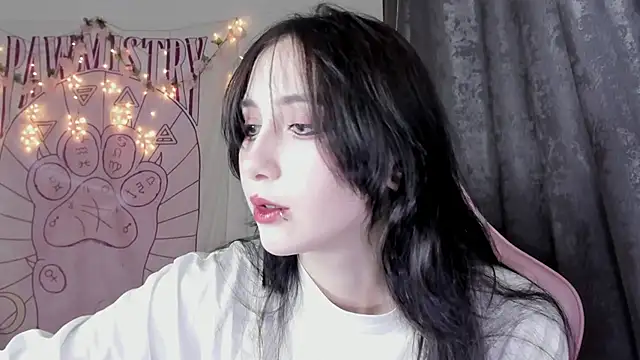 Snapshot of Holy420lolii chatting on 10/25/25, 06:41 Holy420lolii online show from 10/25/25, 06:41