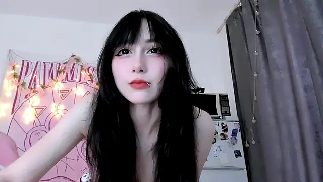 Snapshot of Holy420lolii chatting on 05/26/26, 04:49 Holy420lolii online show from 05/26/26, 04:49