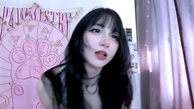 Snapshot of Holy420lolii chatting on 06/19/26, 02:01 Holy420lolii online show from 06/19/26, 02:01