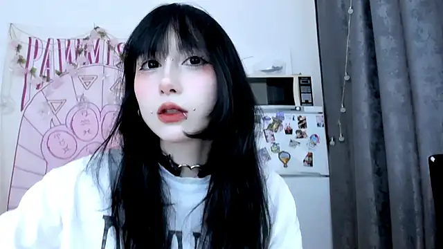Snapshot of Holy420lolii chatting on 06/14/26, 05:14 Holy420lolii online show from 06/14/26, 05:14