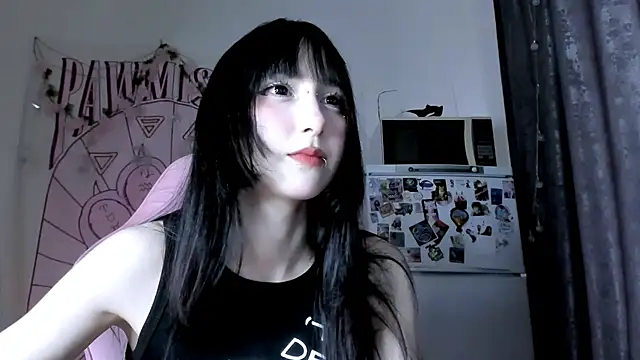 Snapshot of Holy420lolii chatting on 05/15/26, 03:43 Holy420lolii online show from 05/15/26, 03:43