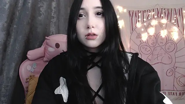 Snapshot of Holy420lolii chatting on 12/24/24, 05:44 Holy420lolii online show from 12/24/24, 05:44