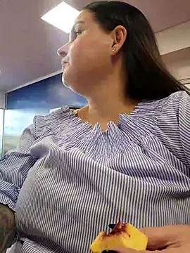 GeorgiaLerox online show from 10/05/25, 11:45