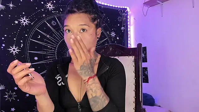 Eva Lee  online show from 11/22/25, 08:35