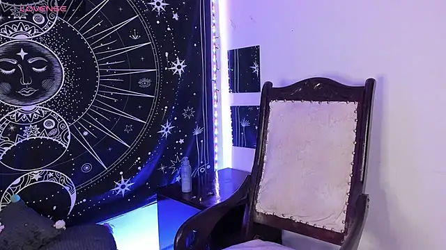 Eva Lee  online show from 10/21/25, 09:41