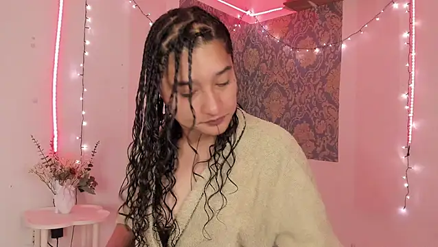 Snapshot of Eva_Lee_ chatting on 05/13/26, 10:00 Eva Lee online show from 05/13/26, 10:00