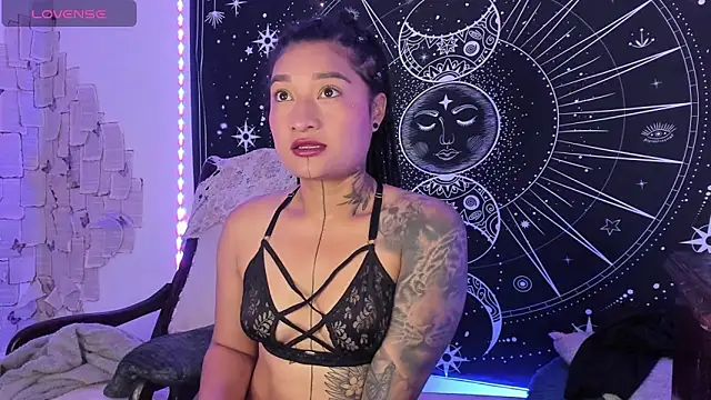 Eva Lee  online show from 11/06/25, 09:02