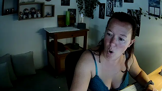 AnyaKreyxh online show from 10/19/25, 11:57