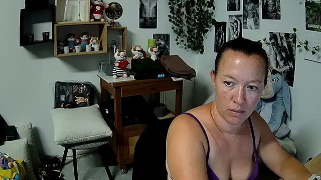 Snapshot of AnyaKrey@xh chatting on 08/05/26, 11:37 AnyaKreyxh online show from 08/05/26, 11:37